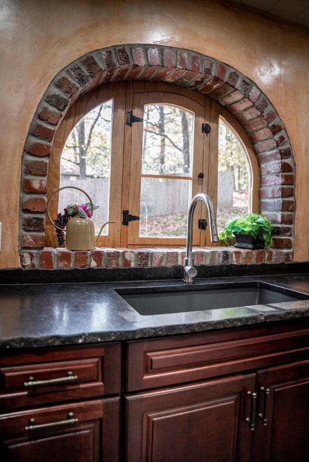 The Hobbit House, Fantasy Comes Home! Russellville Exterior photo