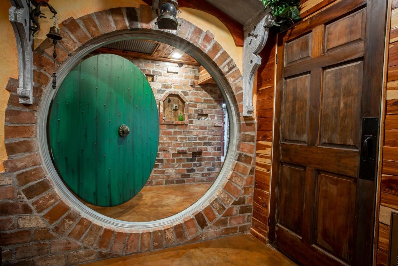 The Hobbit House, Fantasy Comes Home! Russellville Exterior photo