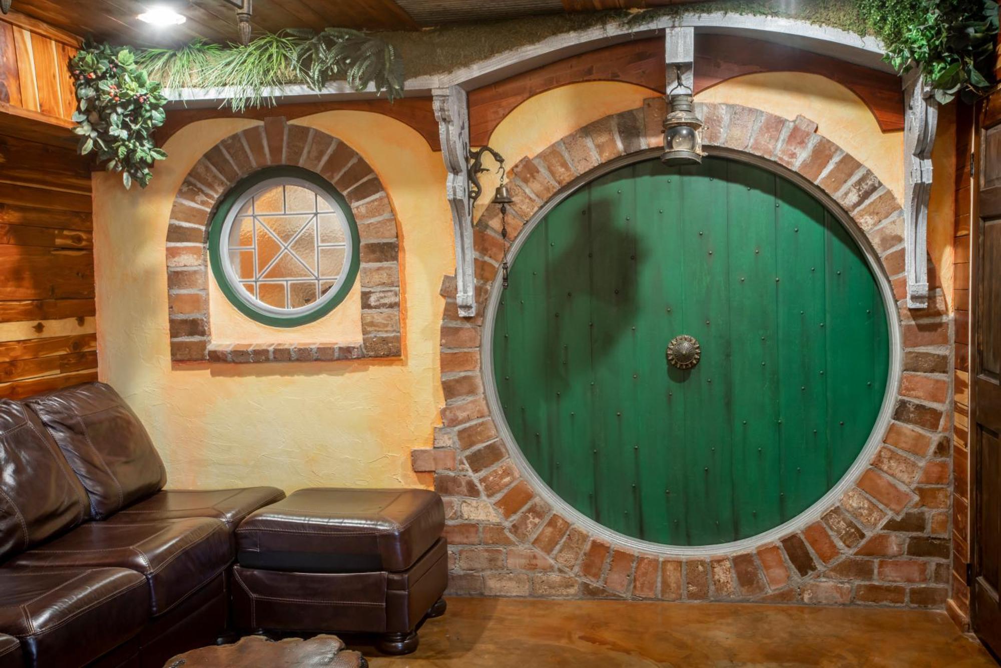 The Hobbit House, Fantasy Comes Home! Russellville Exterior photo